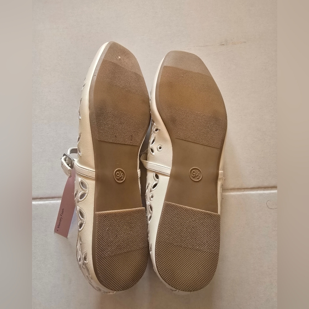 NWT Wild Fable Eyelet Off White Mary Jane Flats Size 9.5 - Picture 2 of 7